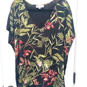 Philosophy blouse, tropical print on front, solid black on back